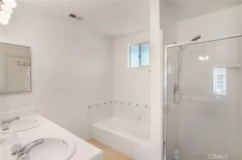 Bath - 430 W Walnut Ave W, Monrovia, CA 91016 photo 2 of 3
