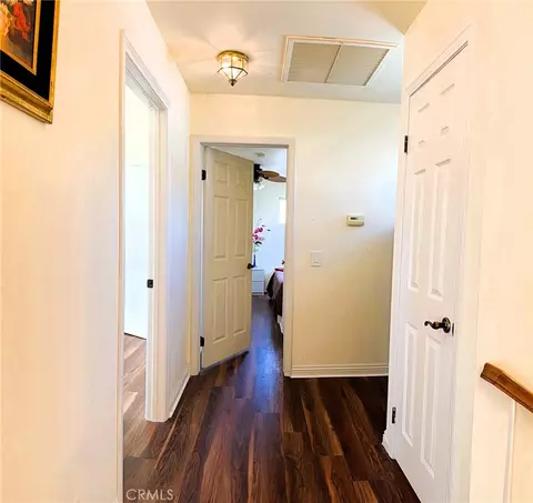 Entry Way - 430 W Walnut Ave W, Monrovia, CA 91016 photo 4 of 5