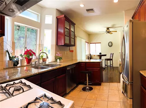 Kitchen - 430 W Walnut Ave W, Monrovia, CA 91016 photo 4 of 6