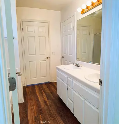 Bath - 430 W Walnut Ave W, Monrovia, CA 91016 photo 3 of 3