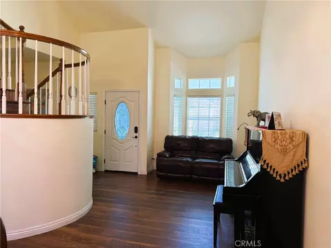 Entry Way - 430 W Walnut Ave W, Monrovia, CA 91016 photo 2 of 5