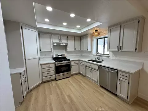 Kitchen - 11861 10th, Hesperia, CA 92345 photo 1 of 2