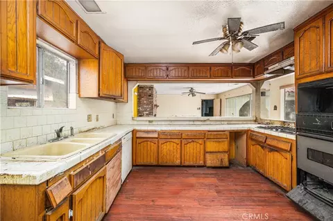 Kitchen - 1405 S Center Ave, Compton, CA 90220 photo 1 of 2