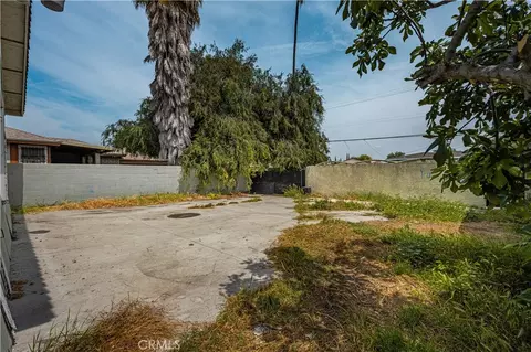 Exterior - 1405 S Center Ave, Compton, CA 90220 photo 5 of 6