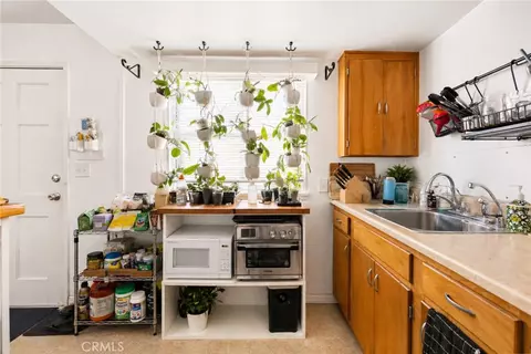 Kitchen - 44 N Berkeley Ave, Pasadena, CA 91107 photo 2 of 2