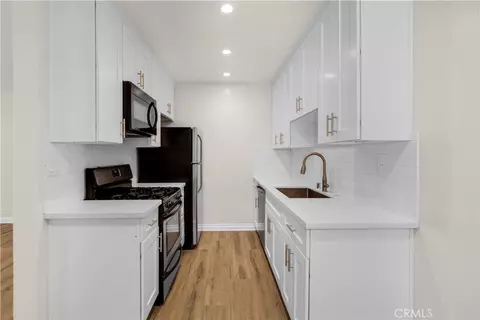 Kitchen - 518 E Washington, Pasadena, CA 91104 photo 1 of 2