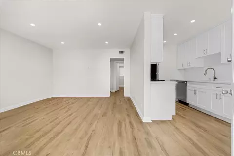 Living - 518 E Washington, Pasadena, CA 91104 photo 1 of 2