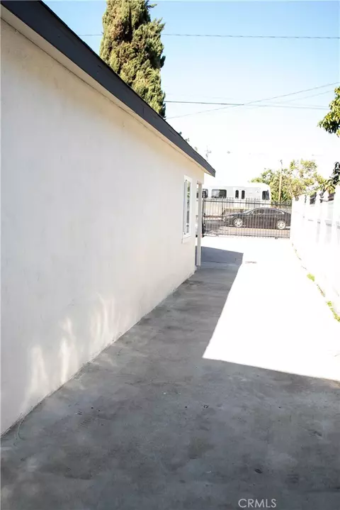 Exterior - 13409 Willowbrook Ave, Willowbrook, CA 90222 photo 3 of 5