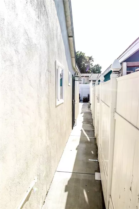 Exterior - 13409 Willowbrook Ave, Willowbrook, CA 90222 photo 4 of 5