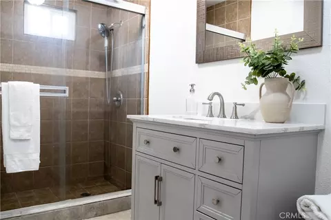 Bath - 13409 Willowbrook Ave, Willowbrook, CA 90222 photo 1 of 1