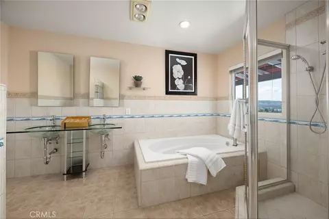 Bath - 513 Camino De Gloria, Walnut, CA 91789 photo 2 of 5