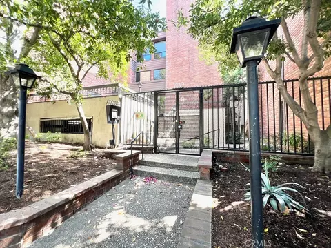 700 S Lake Ave #111, Pasadena, CA 91106