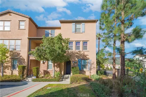 908 N Bouquet Ct #F, Azusa, CA 91702