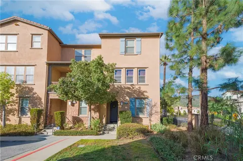 908 N Bouquet Ct #F, Azusa, CA 91702
