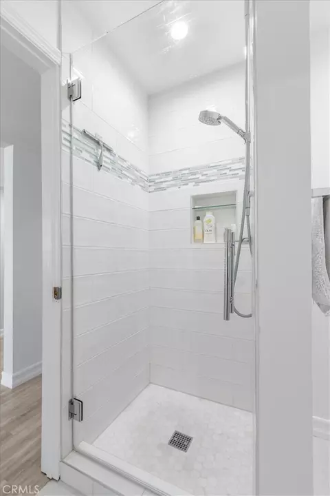 Bath - 1 3rd #605, Long Beach, CA 90802 photo 2 of 5