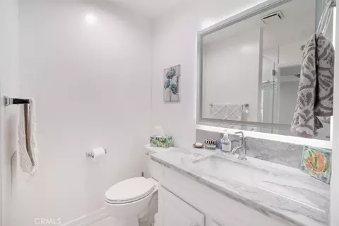 Bath - 1 3rd #605, Long Beach, CA 90802 photo 3 of 5