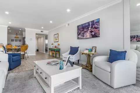 Living - 1 3rd #605, Long Beach, CA 90802 photo 4 of 4