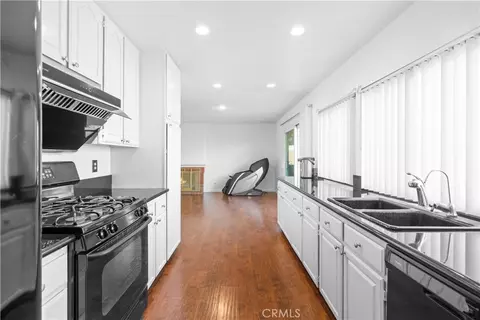 Kitchen - 1473 E Fairfield Ct, Ontario, CA 91761 photo 2 of 3