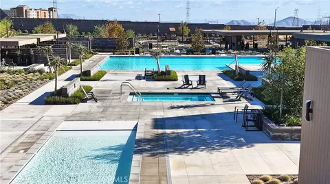 15946 Caterpillar, Fontana, CA 92336