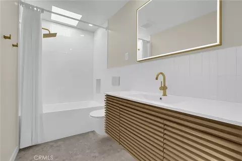 Bath - 20202 Tajauta Ave, Carson, CA 90746 photo 3 of 3