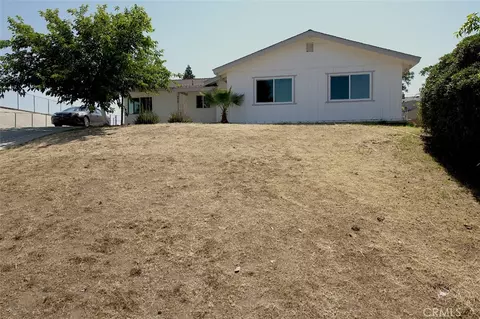 2425 Castle Dr, Bakersfield, CA 93306