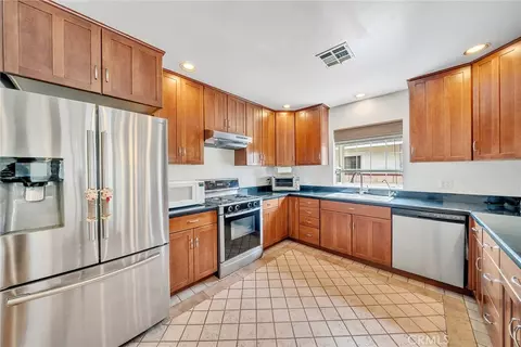 Kitchen - 3170 E Green St, Pasadena, CA 91107 photo 3 of 3