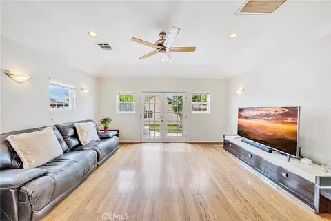 Living - 3170 E Green St, Pasadena, CA 91107 photo 3 of 4
