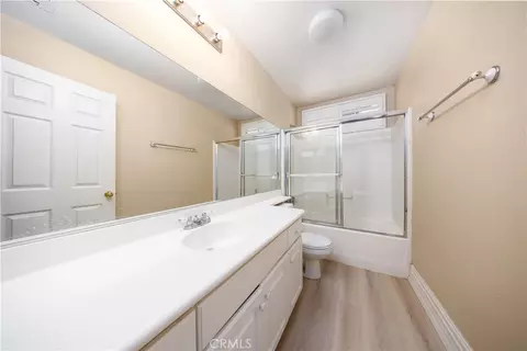 Bath - 32119 Corte Bonilio, Temecula, CA 92592 photo 2 of 3