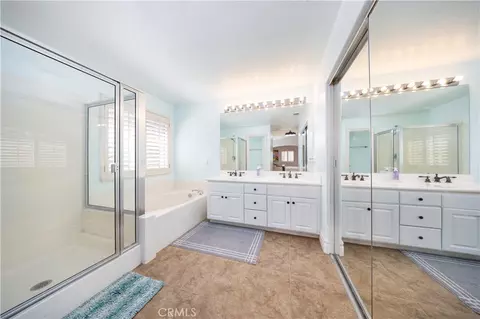 Bath - 32119 Corte Bonilio, Temecula, CA 92592 photo 3 of 3