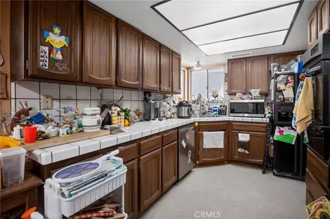 Kitchen - 6561 Tokay, Tujunga, CA 91042 photo 1 of 2