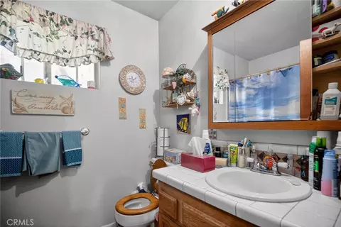 Bath - 6561 Tokay, Tujunga, CA 91042 photo 2 of 3