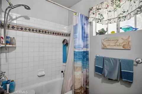 Bath - 6561 Tokay, Tujunga, CA 91042 photo 1 of 3