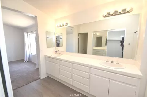 Bath - 674 Myrtle, Perris, CA 92571 photo 2 of 4