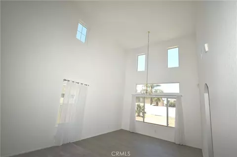 Living - 674 Myrtle, Perris, CA 92571 photo 2 of 4