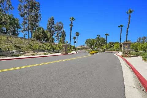 View/Area - 17081 Greentree Dr, Riverside, CA 92503 photo 1 of 2