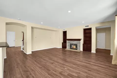 Living - 17081 Greentree Dr, Riverside, CA 92503 photo 6 of 14