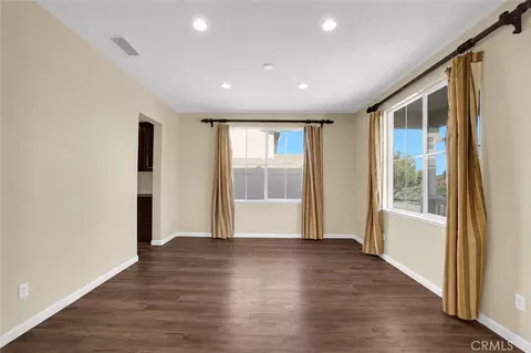Living - 17081 Greentree Dr, Riverside, CA 92503 photo 4 of 14