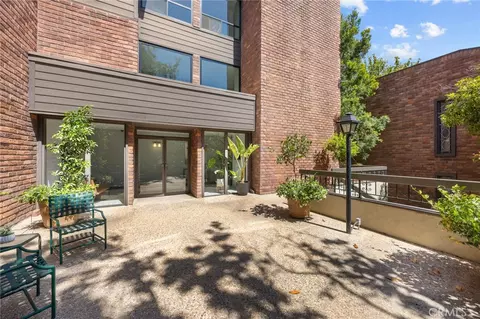 700 S Lake Ave #109, Pasadena, CA 91106