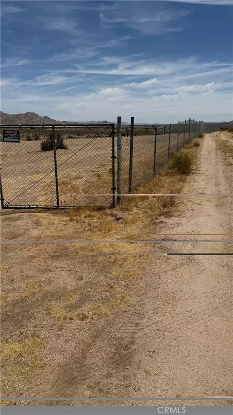 27824 Clark Rd, Apple Valley, CA 92308