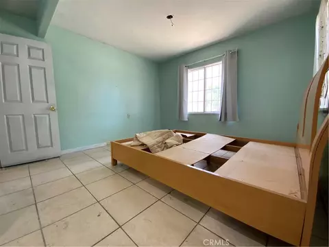 Bedroom - 6350 Myrtle Ave, Long Beach, CA 90805 photo 4 of 11