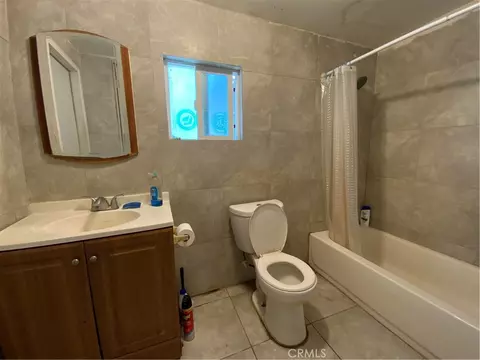 Bath - 6350 Myrtle Ave, Long Beach, CA 90805 photo 2 of 3