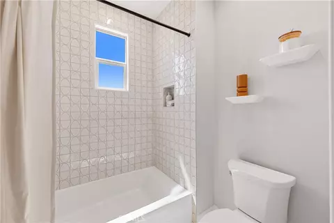 Bath - 179 Somera, Irvine, CA 92602 photo 7 of 8