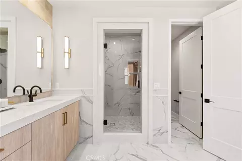 Bath - 179 Somera, Irvine, CA 92602 photo 5 of 8