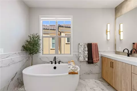 Bath - 179 Somera, Irvine, CA 92602 photo 4 of 8