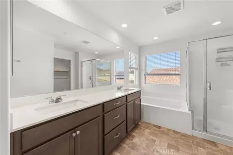 Bath - 774 Green Ct, Perris, CA 92571 photo 2 of 3