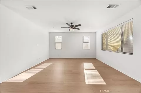 Living - 774 Green Ct, Perris, CA 92571 photo 2 of 7