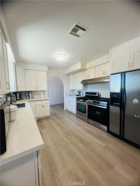 Kitchen - 556 W Campus Vw, Riverside, CA 92507 photo 2 of 3