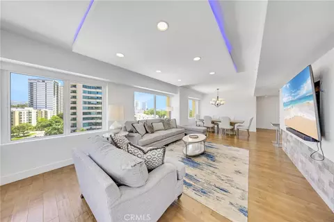 10520 Wilshire Blvd #902, Los Angeles, CA 90024
