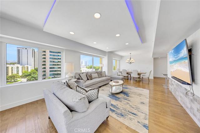 10520 Wilshire Blvd #902, Los Angeles, CA 90024