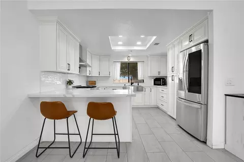 Kitchen - 13451 Sonora Rd, Phelan, CA 92371 photo 2 of 5